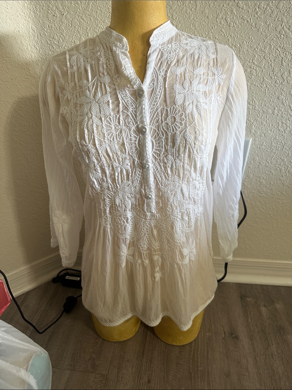 Johnny Was White Embroidered Button-Front Tunic - Picture 6 of 6